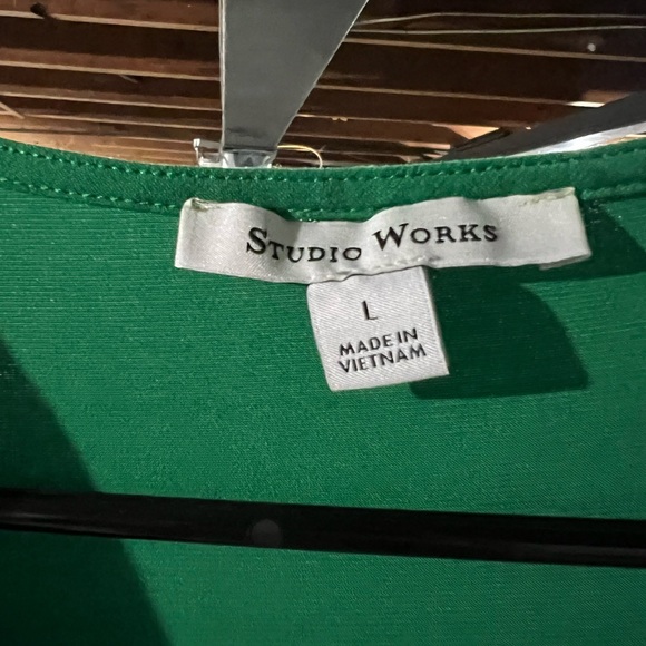 Studio Works Vibrant Green Ruffle Top - Picture 3 of 4